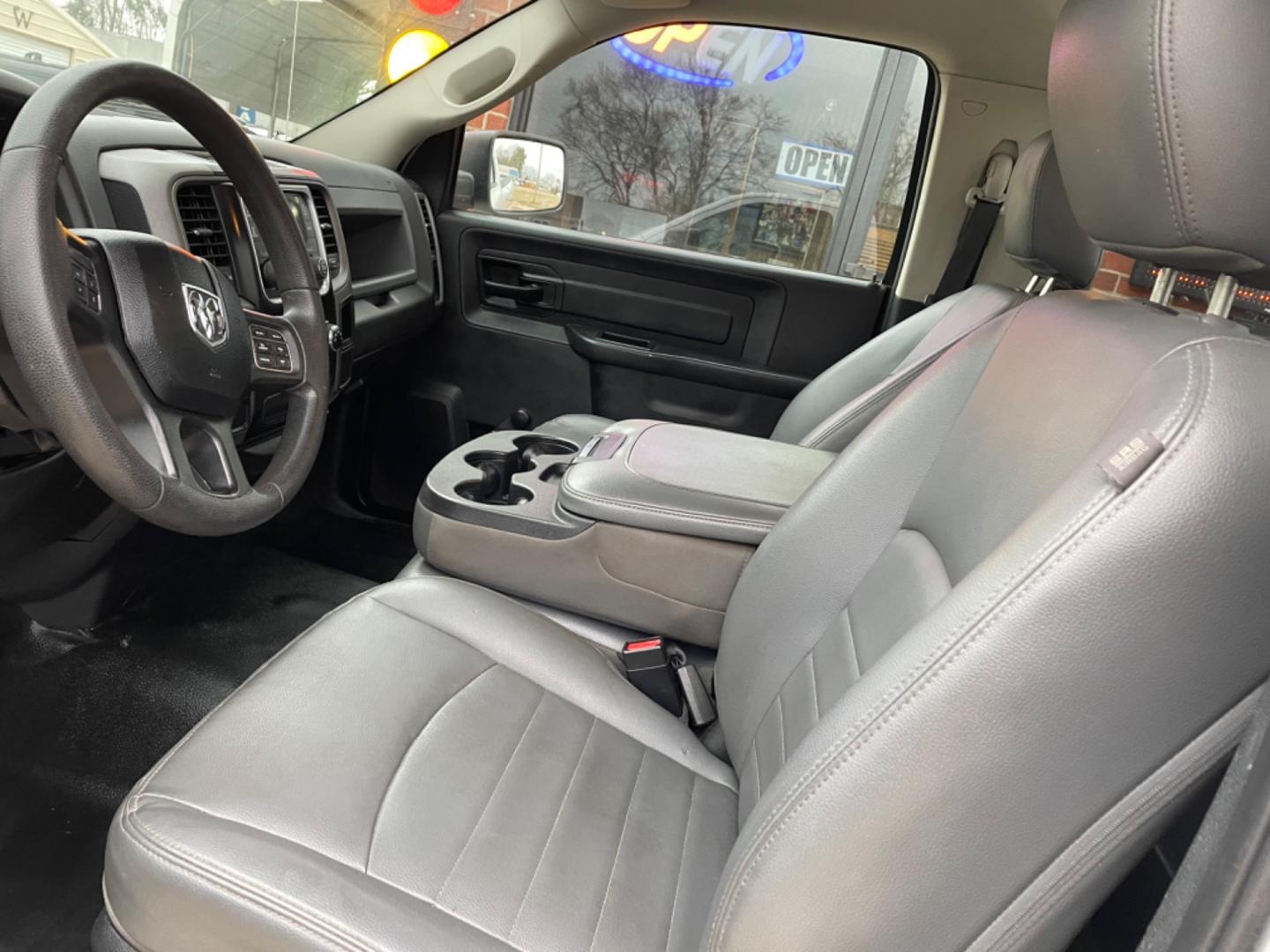 2017 White /Black RAM 1500 (3C6JR6DGXHG) with an 3.6L engine, Auto transmission, located at 204 Hwy. 16 East, Carthage, MS, 39051, (601) 267-7277, 0.000000, 0.000000 - Photo#3